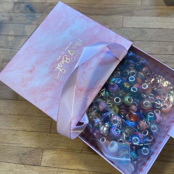 BEADS AND BEADING SUPPLIES- huge assortment! - Picture 11 of 12